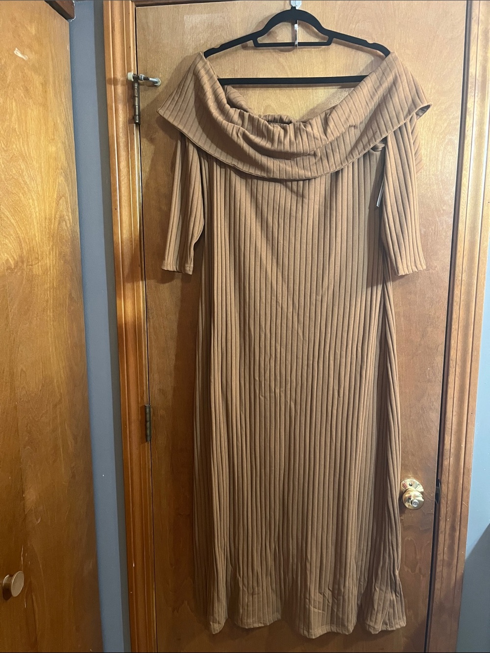 Old Navy XL Off-the-Shoulder Ribbed Maxi Dress in Camel - BUNDLE